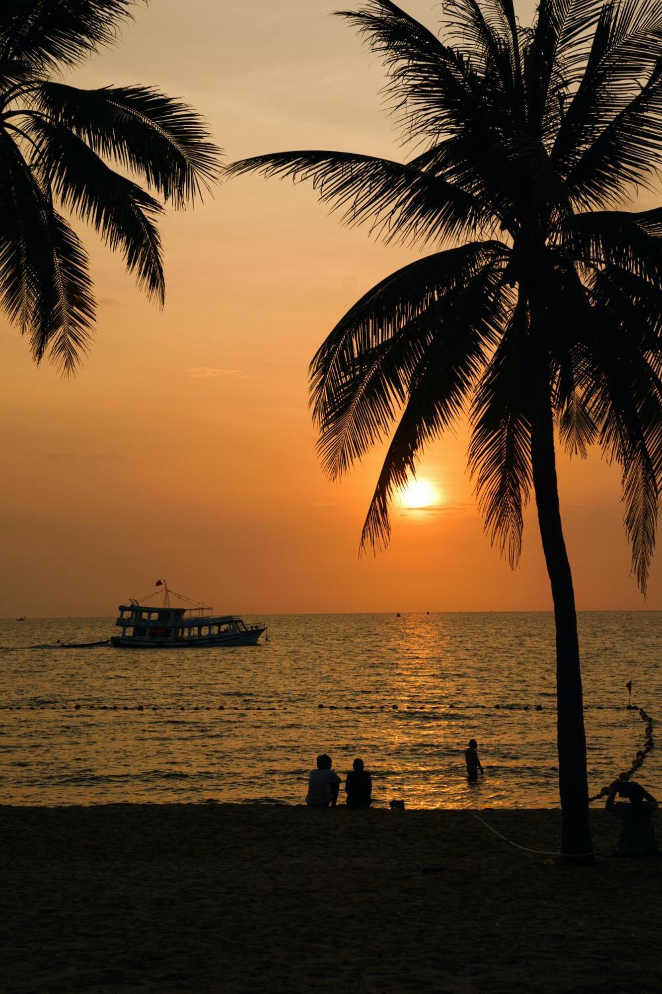 Kosmos Apart Hotel Phu Quoc - Night Market & Walkin To Beach Exterior photo